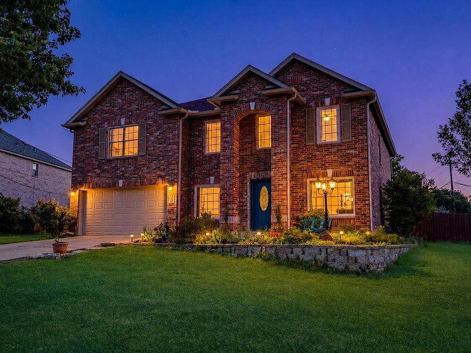 1st image of 200 S Prairie Ln
