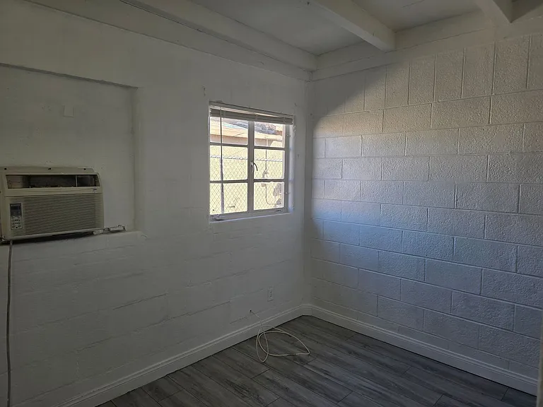 1911 Princeton St — Photo 32