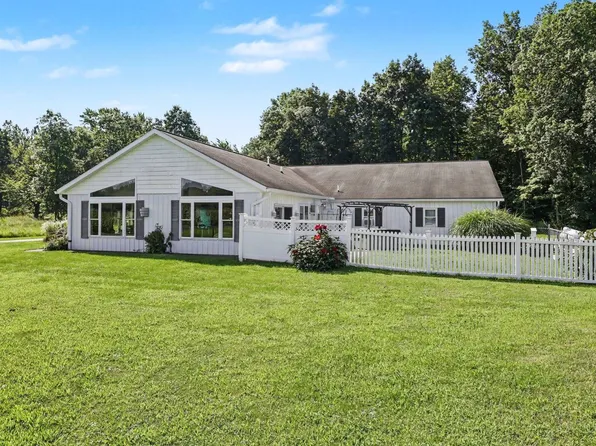 31643 Frost St, Dowagiac, MI 49047