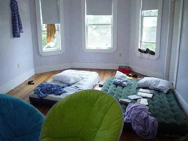 4 bed, $4,300 — Photo 1
