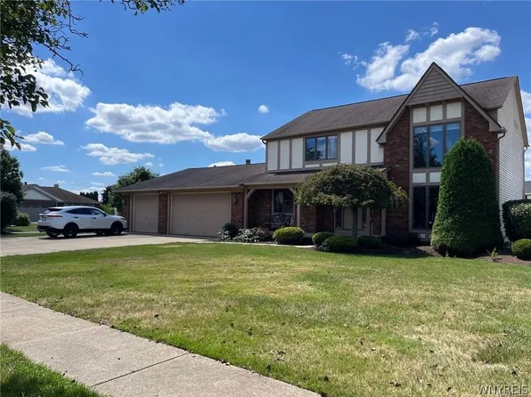 36 Shadyside Ln, Lancaster, NY 14086