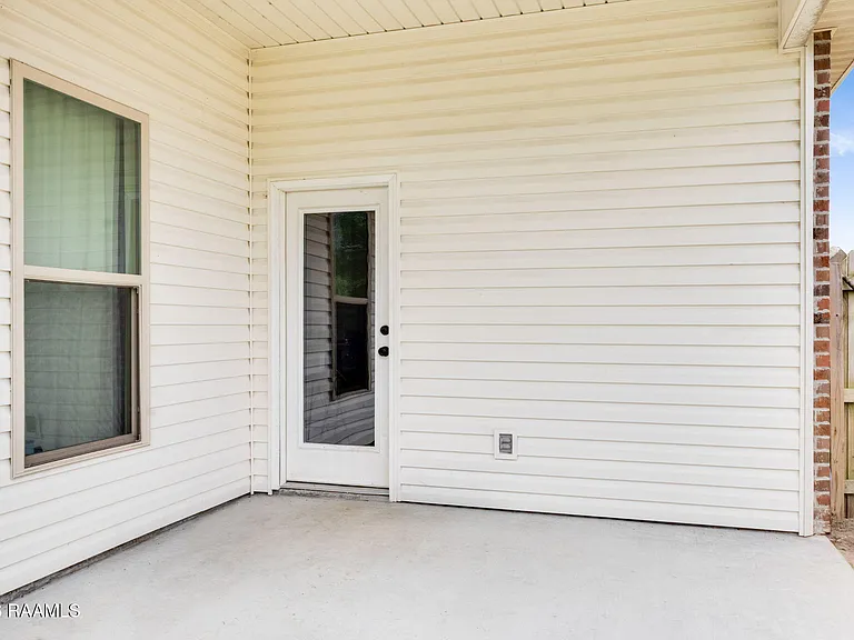 224 Crescent View Ln — Photo 2