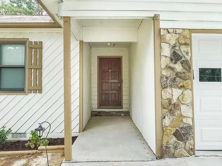 1146 Hutch Ln — Photo 7