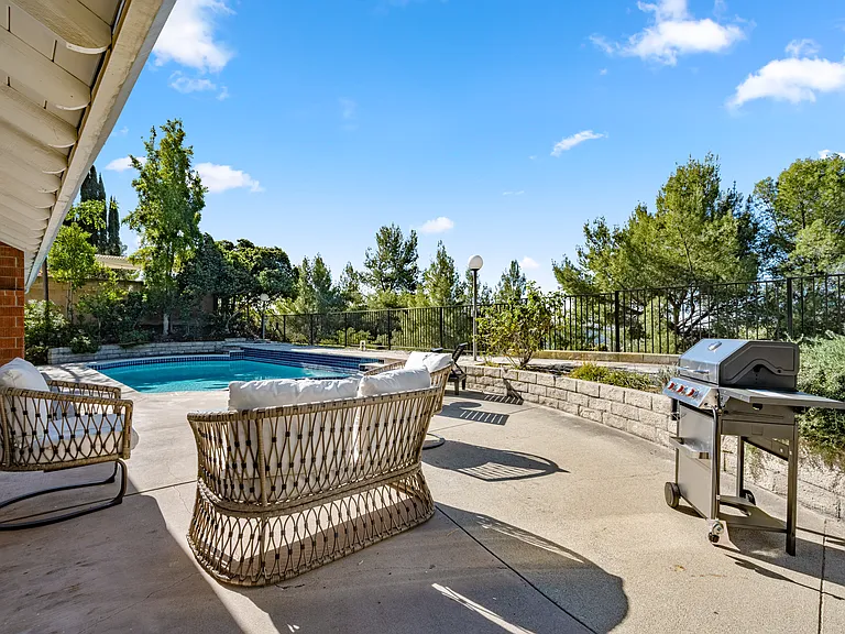 3258 Kirkham Dr — Photo 9