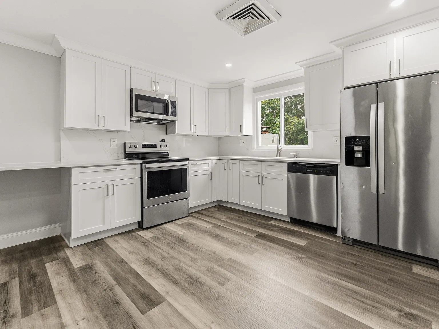 3 bed, 1600 sqft, $2,950 — Photo 2