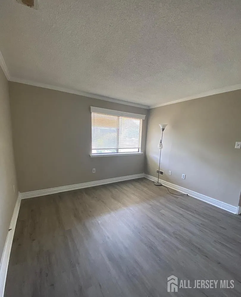 3 bed, 2.5 bath, 1844 sqft, $3,200 — Photo 4