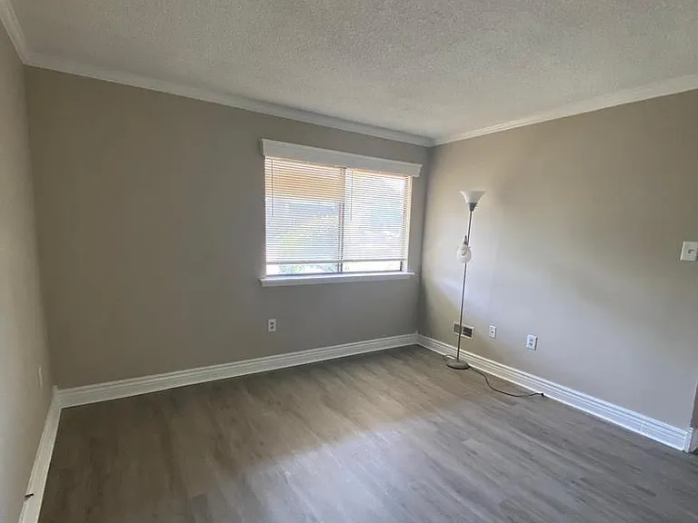 254 Hampshire Dr — Photo 4