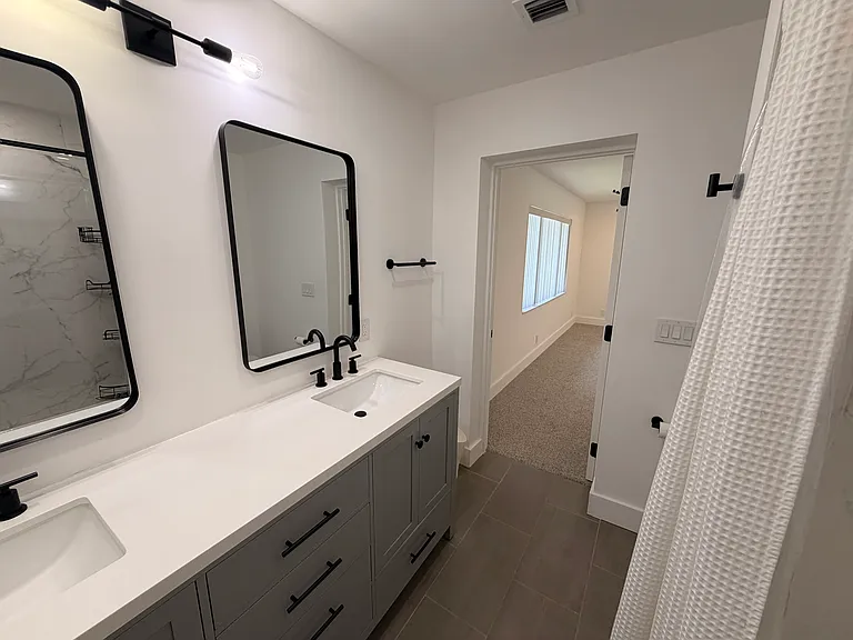 604 NE 9th Ave #3 — Photo 20