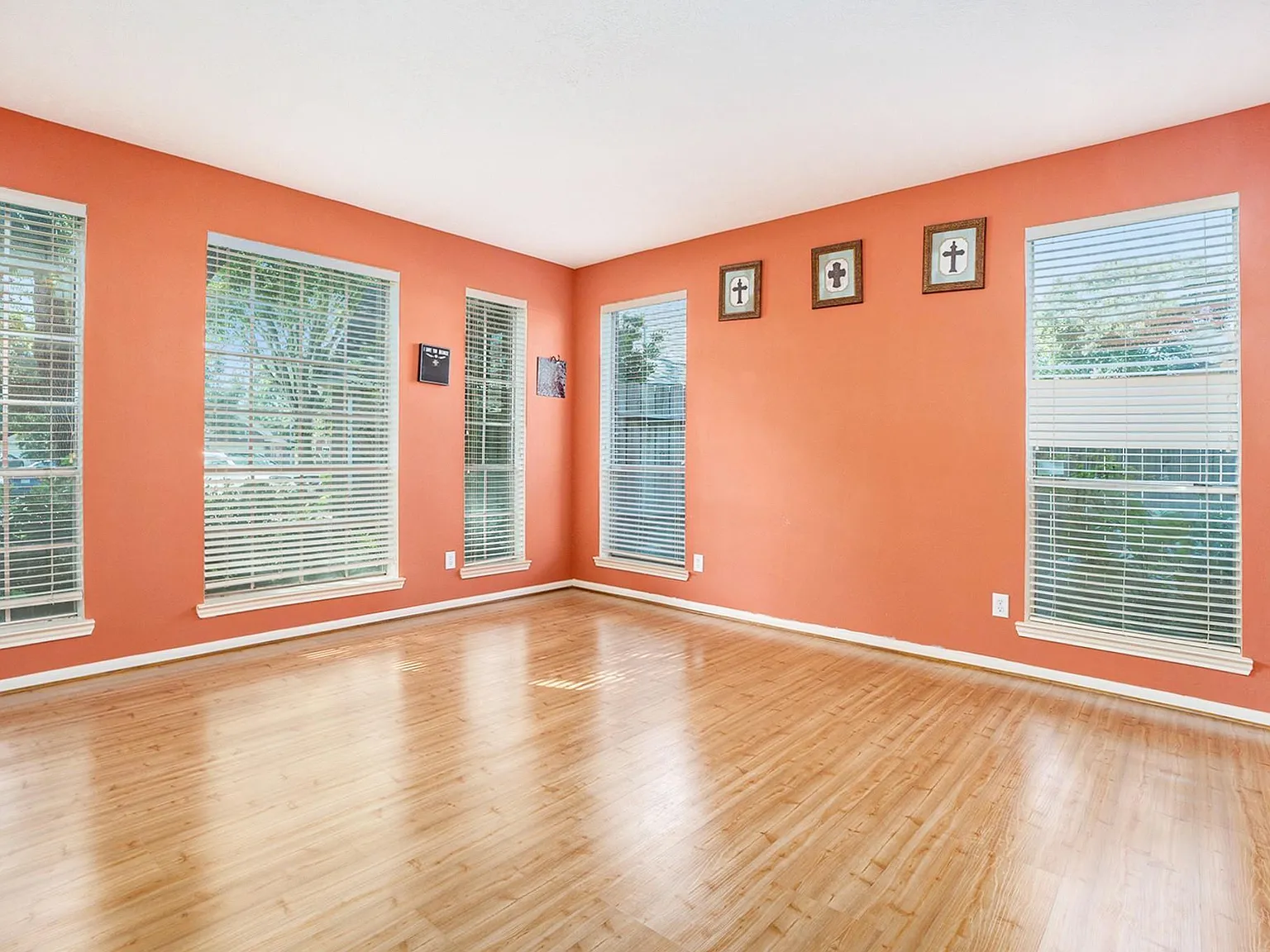 5 bed, 2.5 bath, 3360 sqft, $3,175 — Photo 4