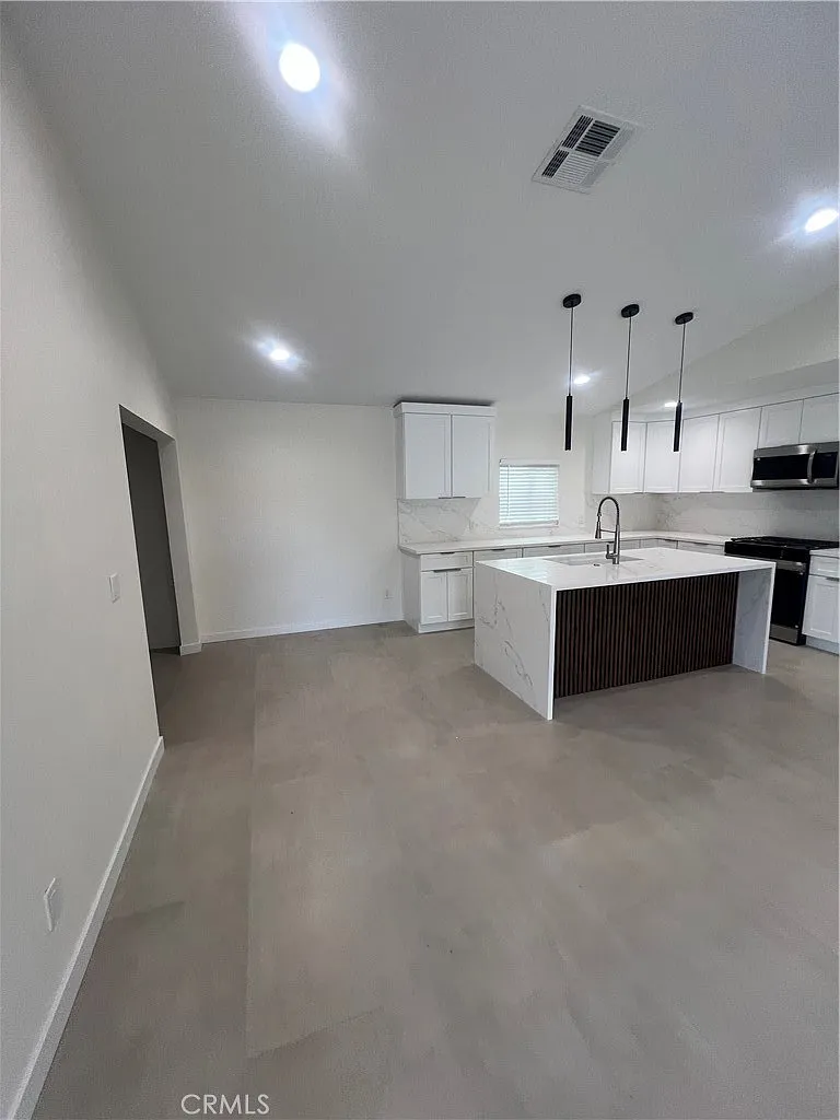 7 bed, 2461 sqft, $5,450 — Photo 1