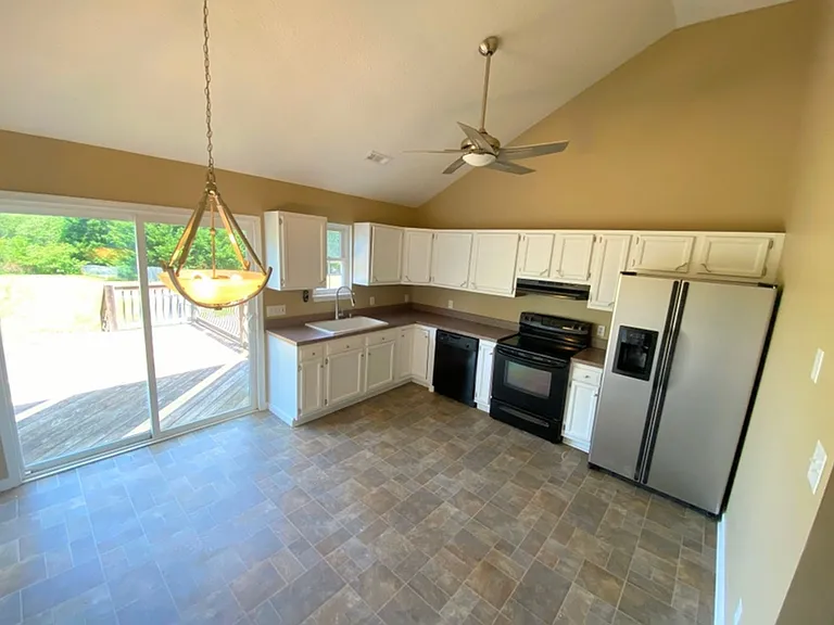 597 Jefferson Manor Dr — Photo 5