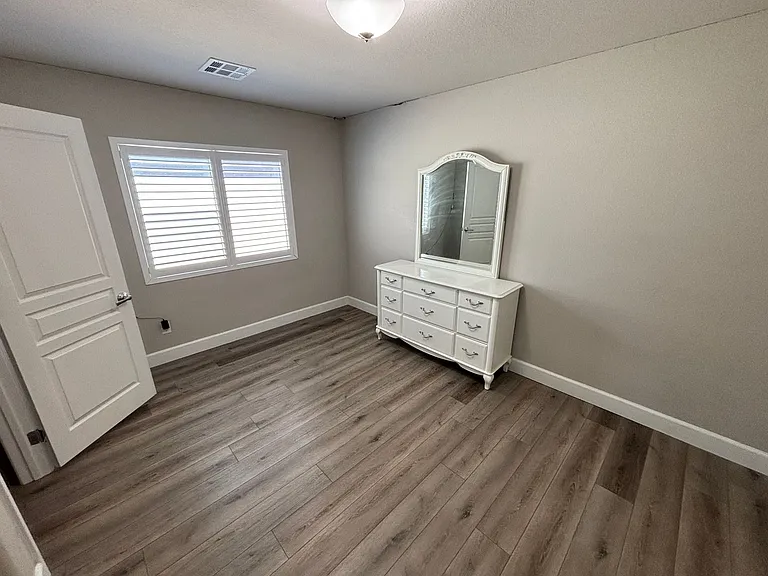 11194 Formosa Springs Ct — Photo 32