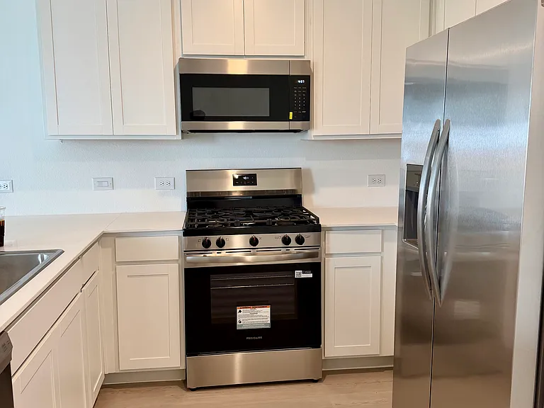 1332 Alfred St — Photo 9