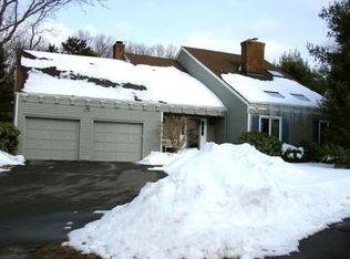 11 Silvermine Woods #11, Wilton, CT 06897