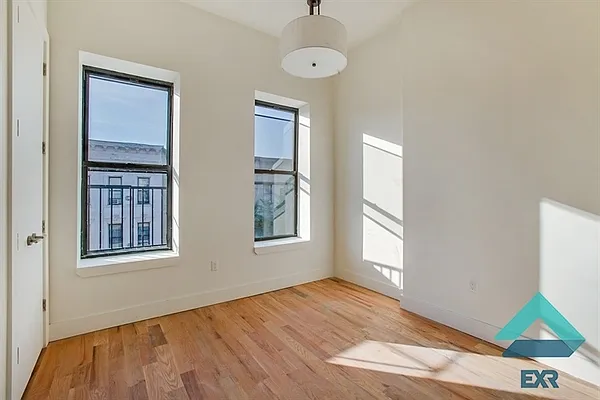 Rented by EXR | media 37