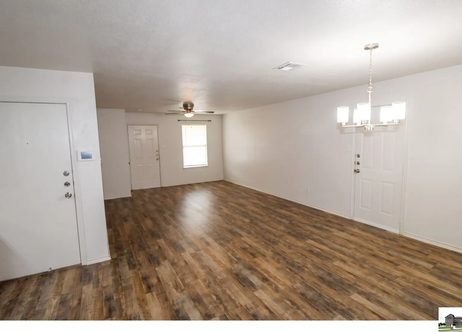 2 bed, 2.0 bath, 1300 sqft, $1,200 — Photo 2