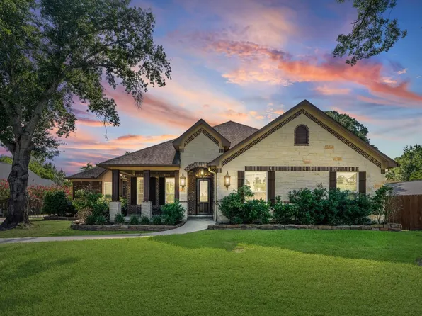 727 Baker Dr, Tomball, TX 77375