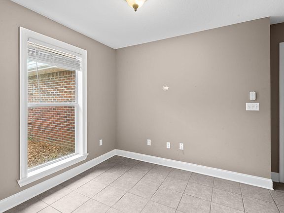 4th image of 68 Nicolaus Dr