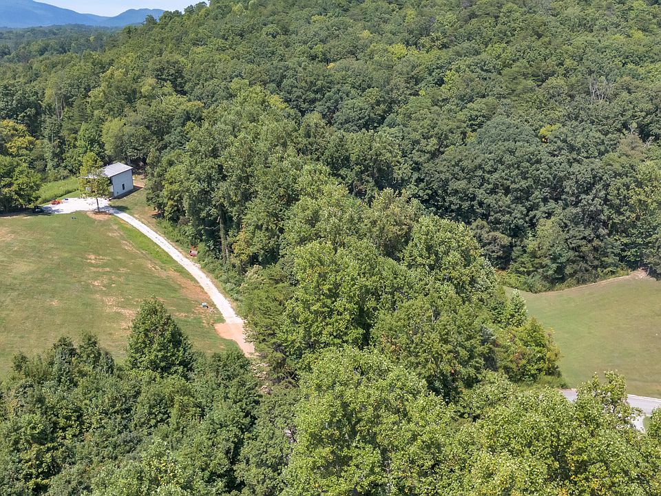 1st image of Emerald Glen Dr