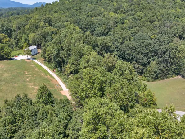 Emerald Glen Dr, Caryville, TN 37714