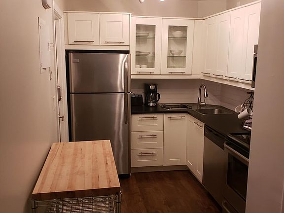 2nd image of 1950 N Andrews Ave APT 111D