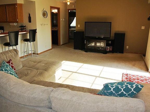 4th image of W241N2567 E Parkway Meadow Cir