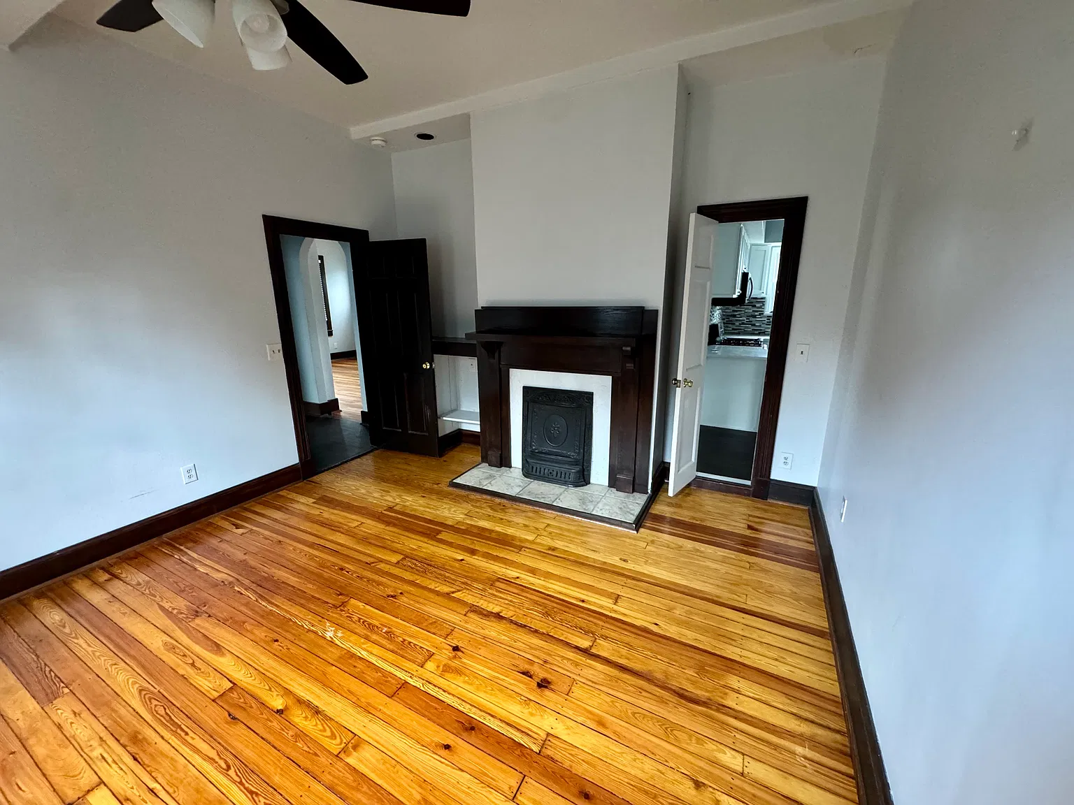 2 bed, 1000 sqft, $2,400 — Photo 4