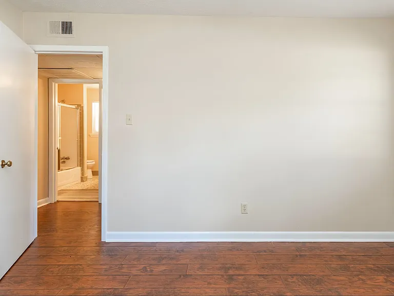 Green Valley Court Apartments — Photo 3