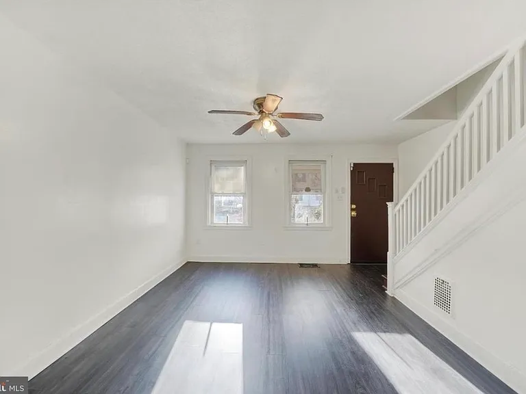 1133 Clover Ln — Photo 3