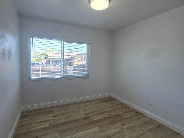 4205 Noyer Ln — Photo 9