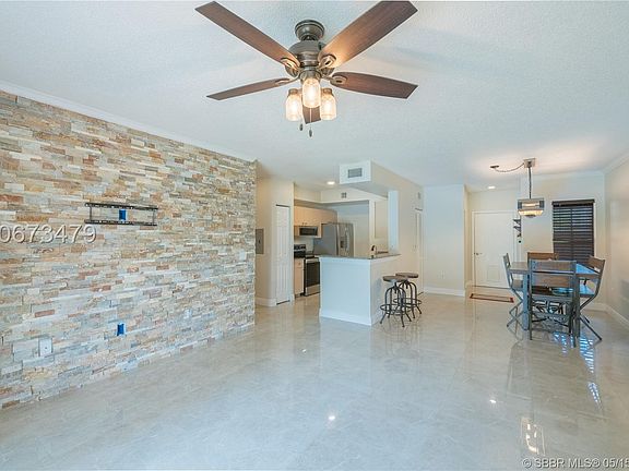 3rd image of 2474 Centergate Dr APT 106