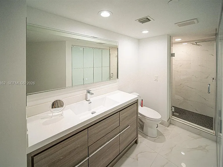 16445 Collins Ave #425 — Photo 23