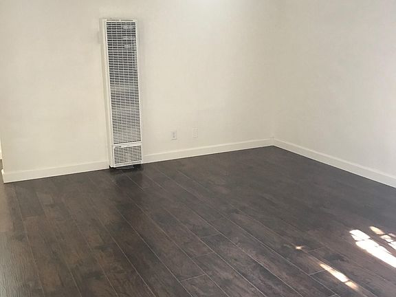 2nd image of 522 1/2 W 81st St