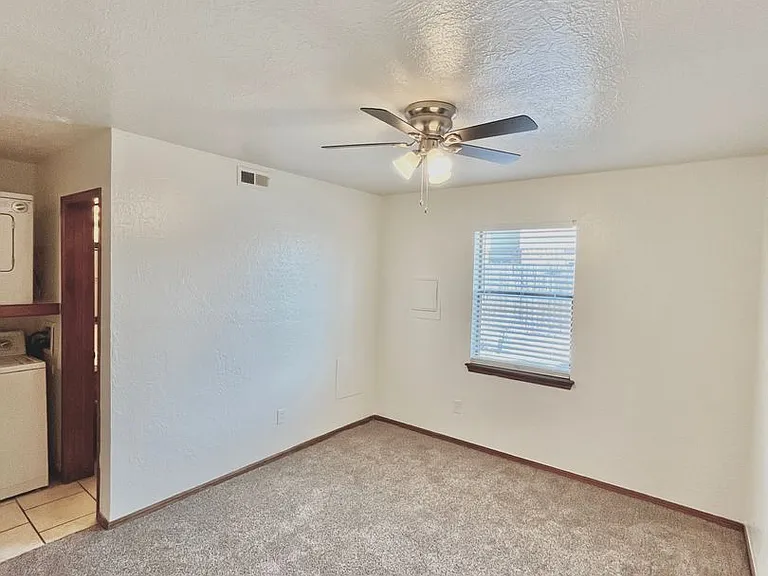 1901 E Lindsey St — Photo 60
