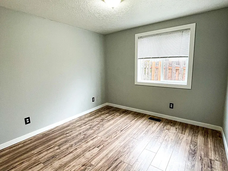 8244 SE Washington St — Photo 6