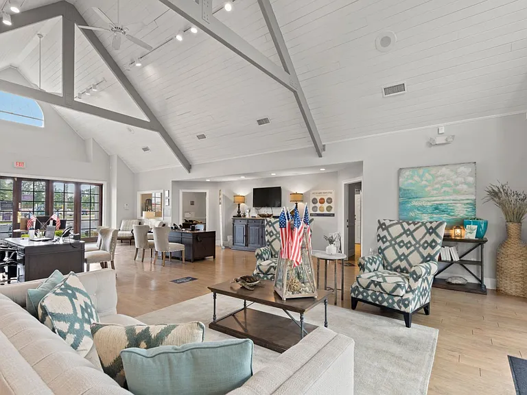 Coastline Apartments — Photo 9