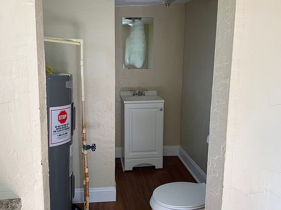 4th image of 2962 Lincoln Blvd
