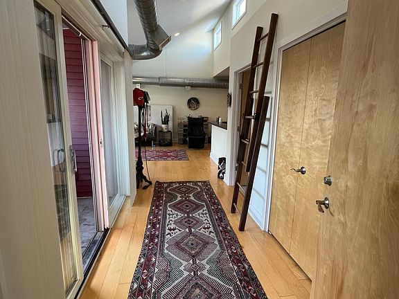 3rd image of 1001 W 39th St #1
