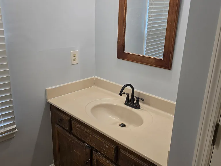 637 Sugartree Ln — Photo 16