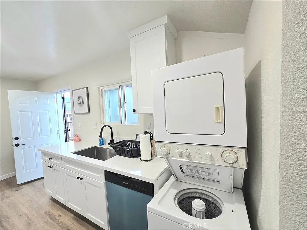 3 bed, 810 sqft, $3,000 — Photo 4