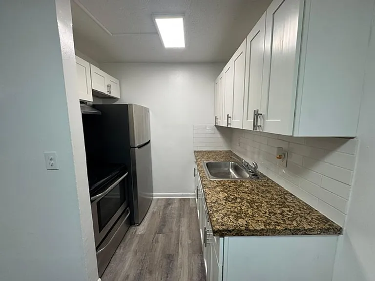 1958 McKinley St Hollywood, FL 33020 — Photo 6