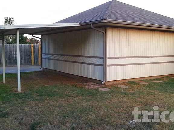 3rd image of 2758 Briar Hill Dr