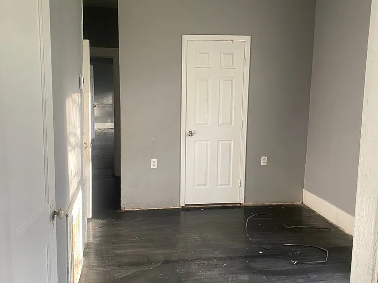 2222 Carleton St — Photo 8