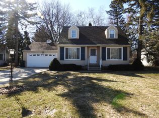 2301 Delta River Dr, Lansing, MI 48906