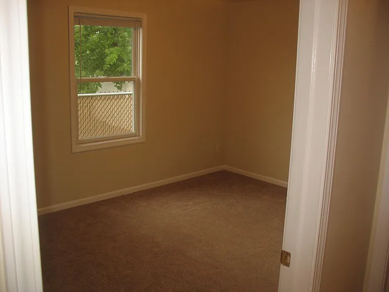 4 Side Ave — Photo 4