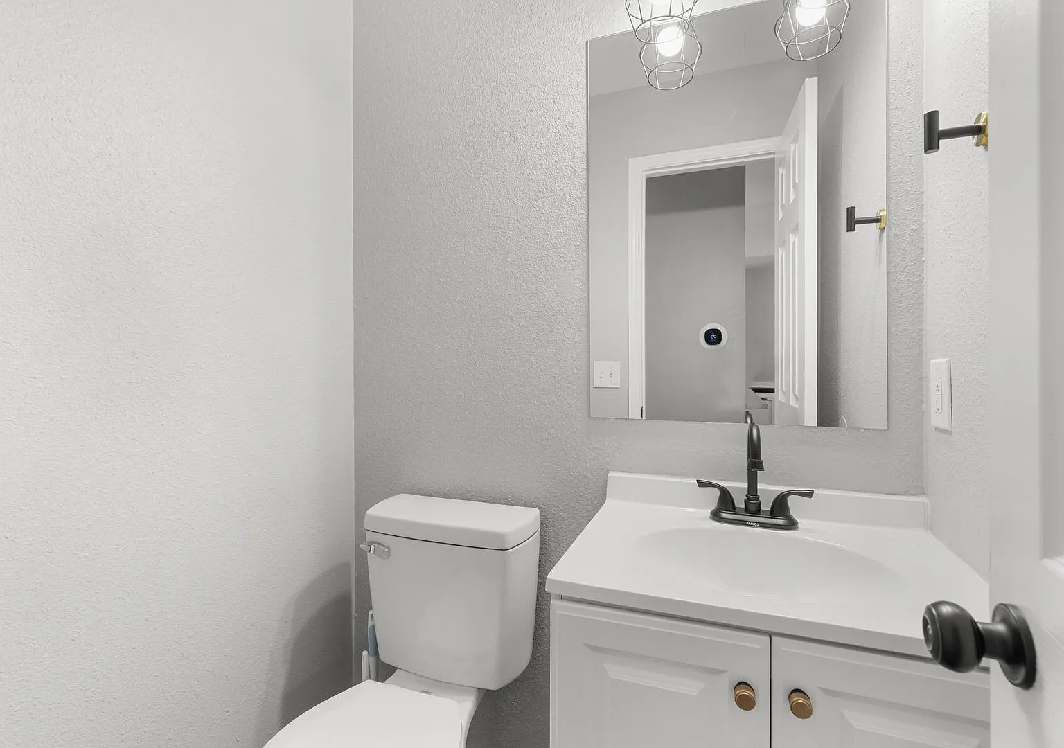 Spacious 4BD/3BA Updated Townhome w/ Private Backyard in Denver, CO- Available NOW! — Photo 4