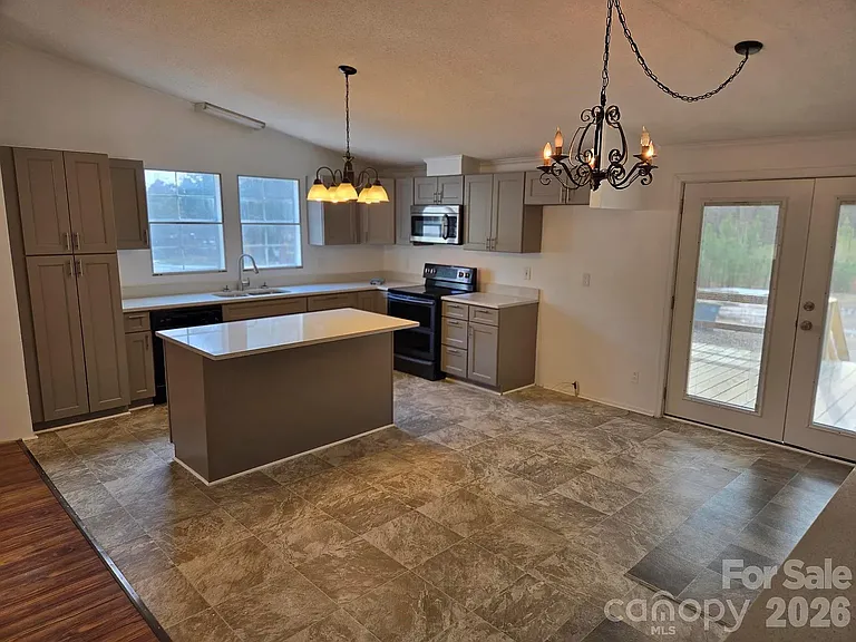 1718 Measmer St — Photo 10