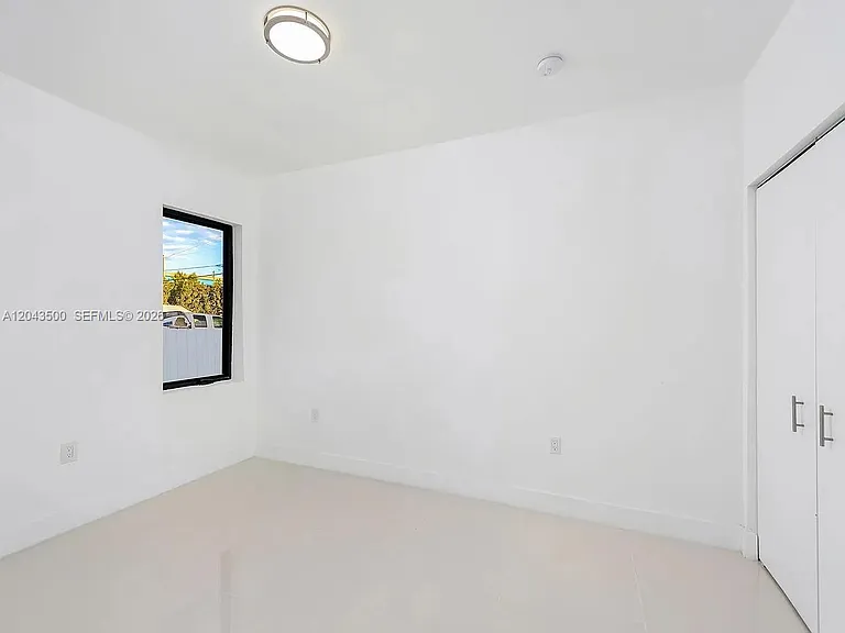 676 NW 47th St #4 — Photo 10