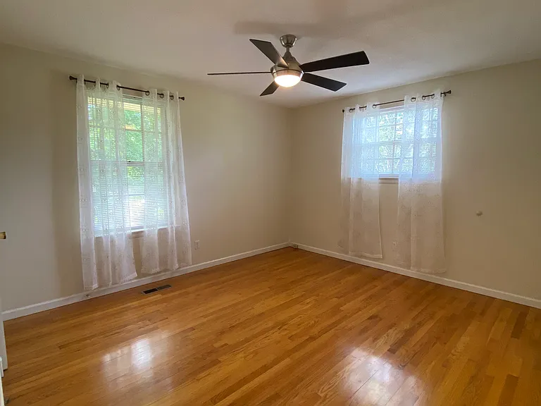 923 Greenhill Dr — Photo 25