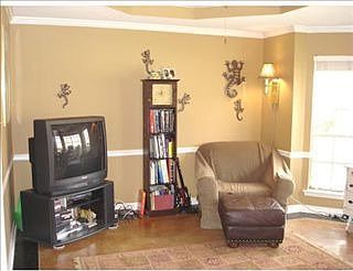3rd image of 242 Richland Dr E